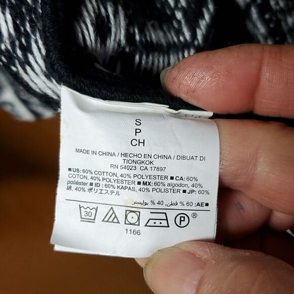 Old navy cardigan sweater, small - Picture 3 of 4